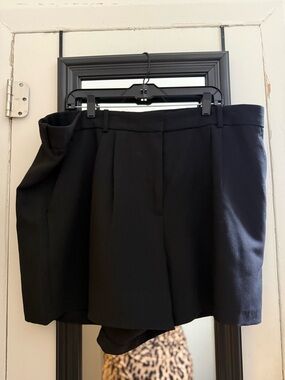 Abercrombie & Fitch Black Tailored Women's Shorts